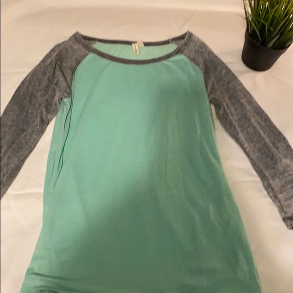 3/4 Sleeve Top - Picture 2 of 2